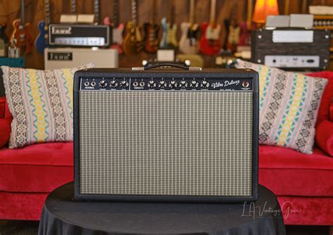 The MSFIC Amps Vibro Deluxe: A Timeless Classic for Guitarists